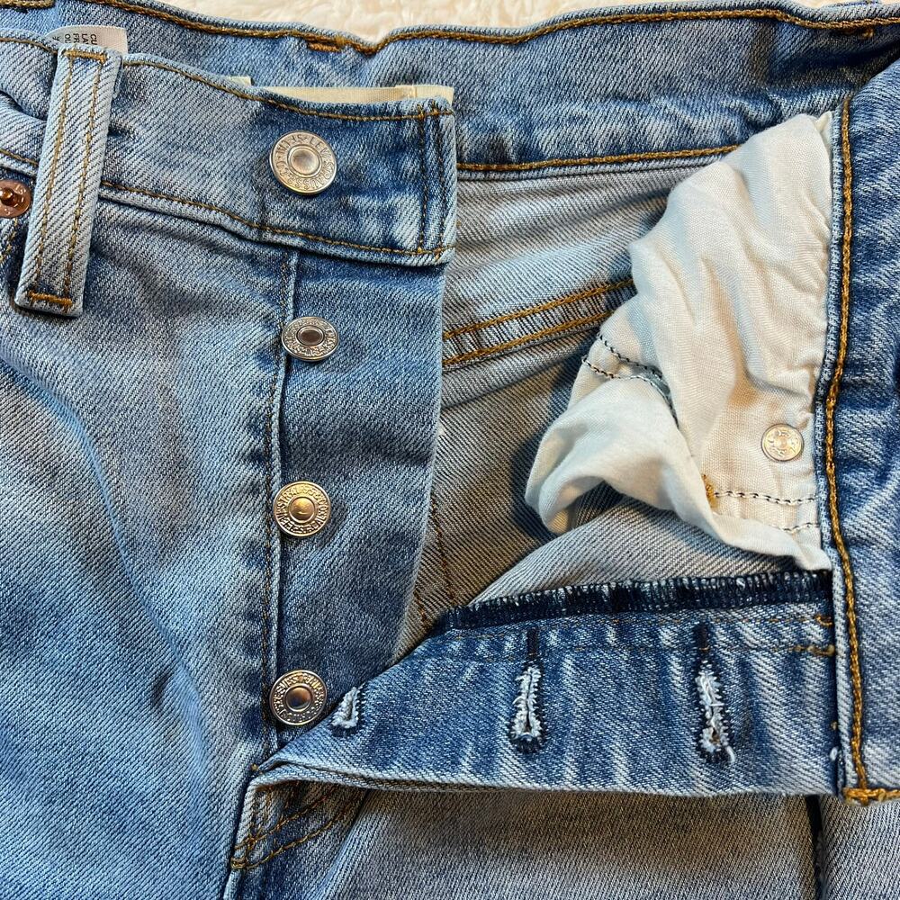 Levi's Women's High Rise Wedgie Straight Leg Denim Jeans Blue‎ Sz 27 Frayed Hem - Picture 8 of 11